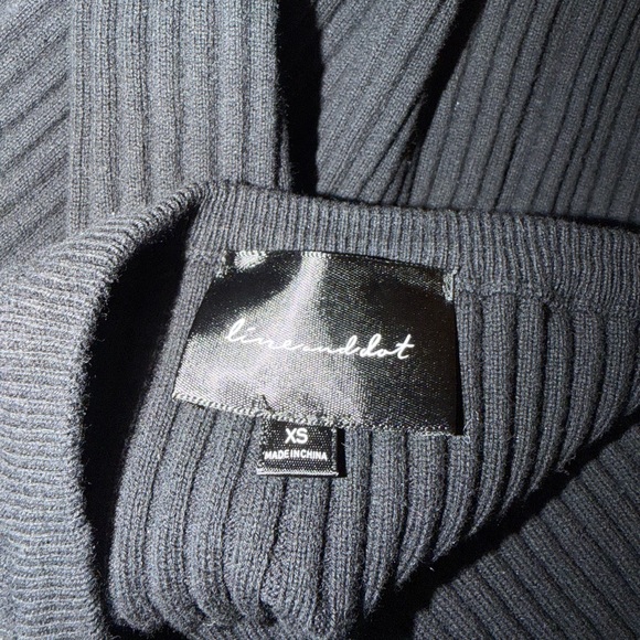 Line & Dot Top - Picture 3 of 3